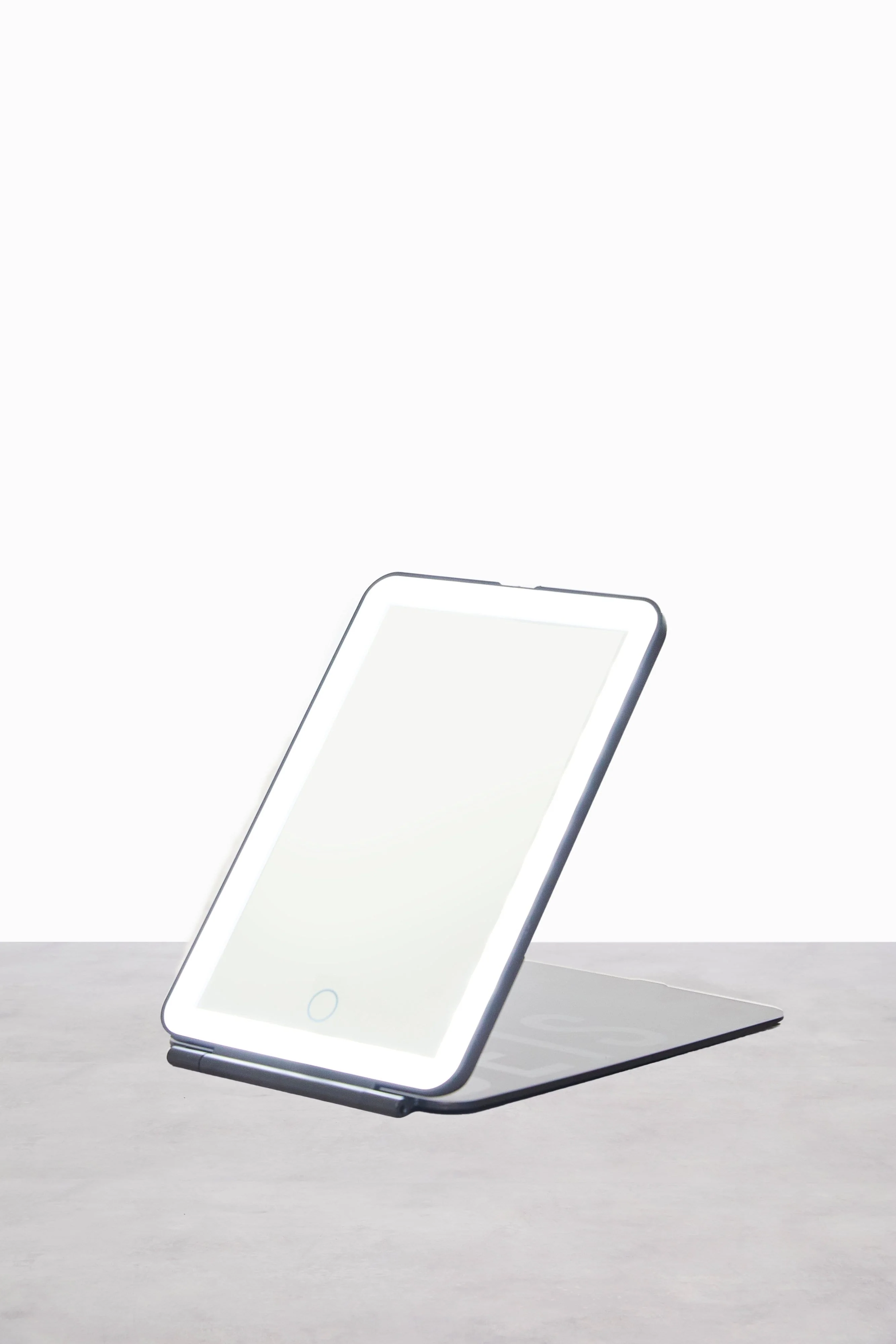 Resale The Light-Up Travel Mirror in Black - Image 4